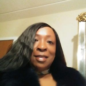 Meet your Posher, Denise